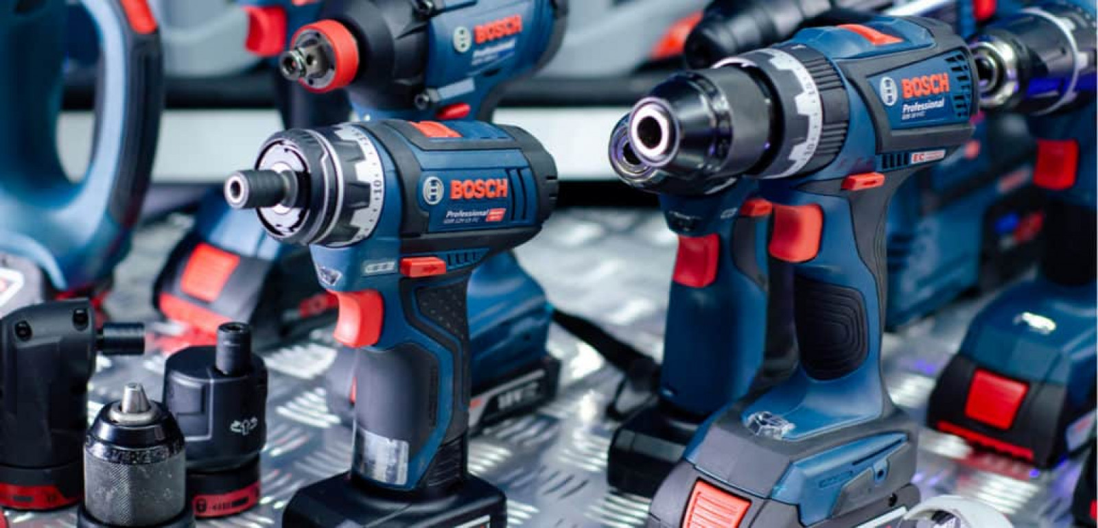 Инструмент 2020. Bosch Power Tools fm. Инструмент Bosch на темном фоне.