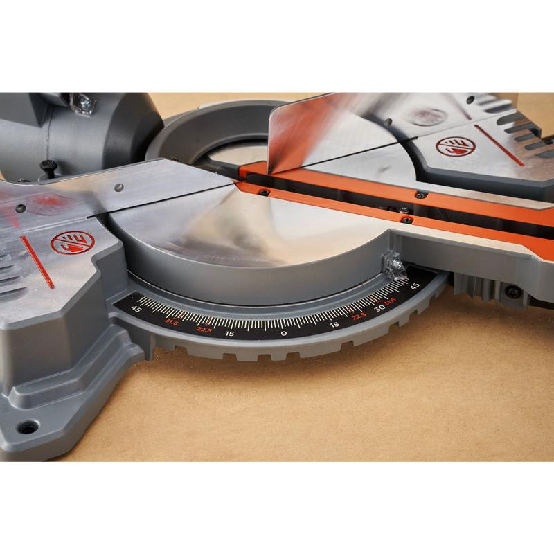 216 mm kampinis pjūklas BES702-QS BLACK DECKER