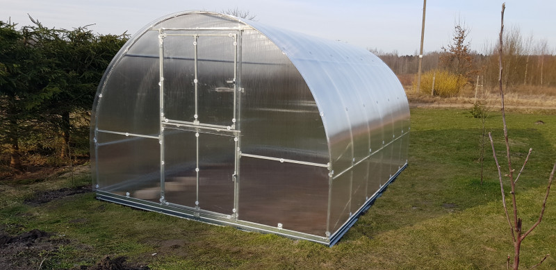 Siltumnīca KLASIKA TUBE 3 x 4m ar pamatiem - 4mm polikarbonāts 4779037491568 KLASIKA GREENHOUSE