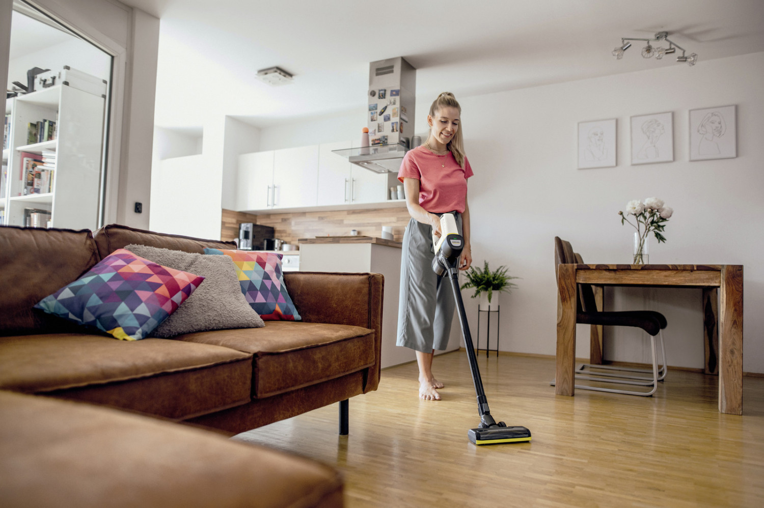 Аккумуляторный пылесос VC 4 CORDLESS MYHOME PET 1.198-633.0 KARCHER