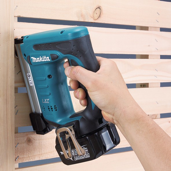 Степлер 18B DST221Z Makita