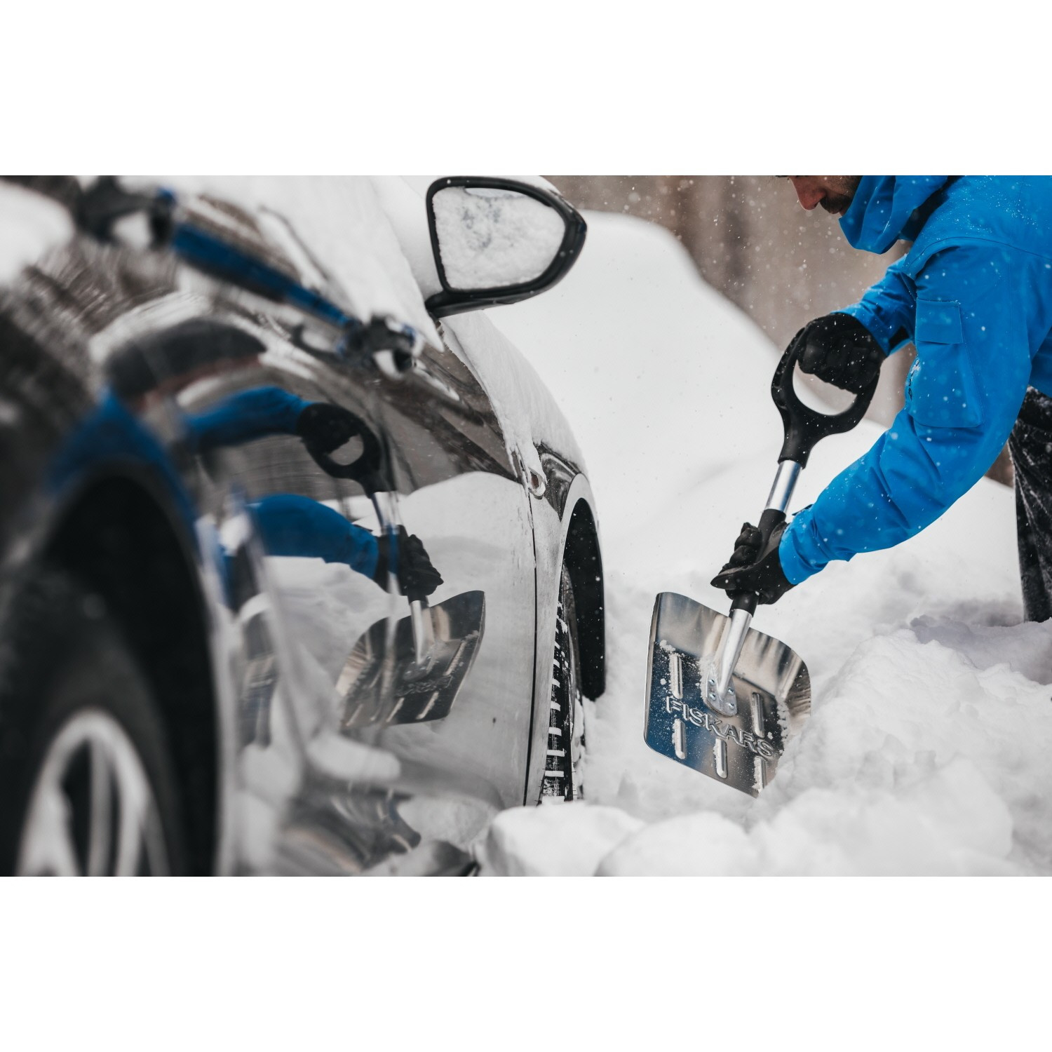 Снегоуборочная лопата для автомобиля Snow Light 1000740 (141020) FISKARS