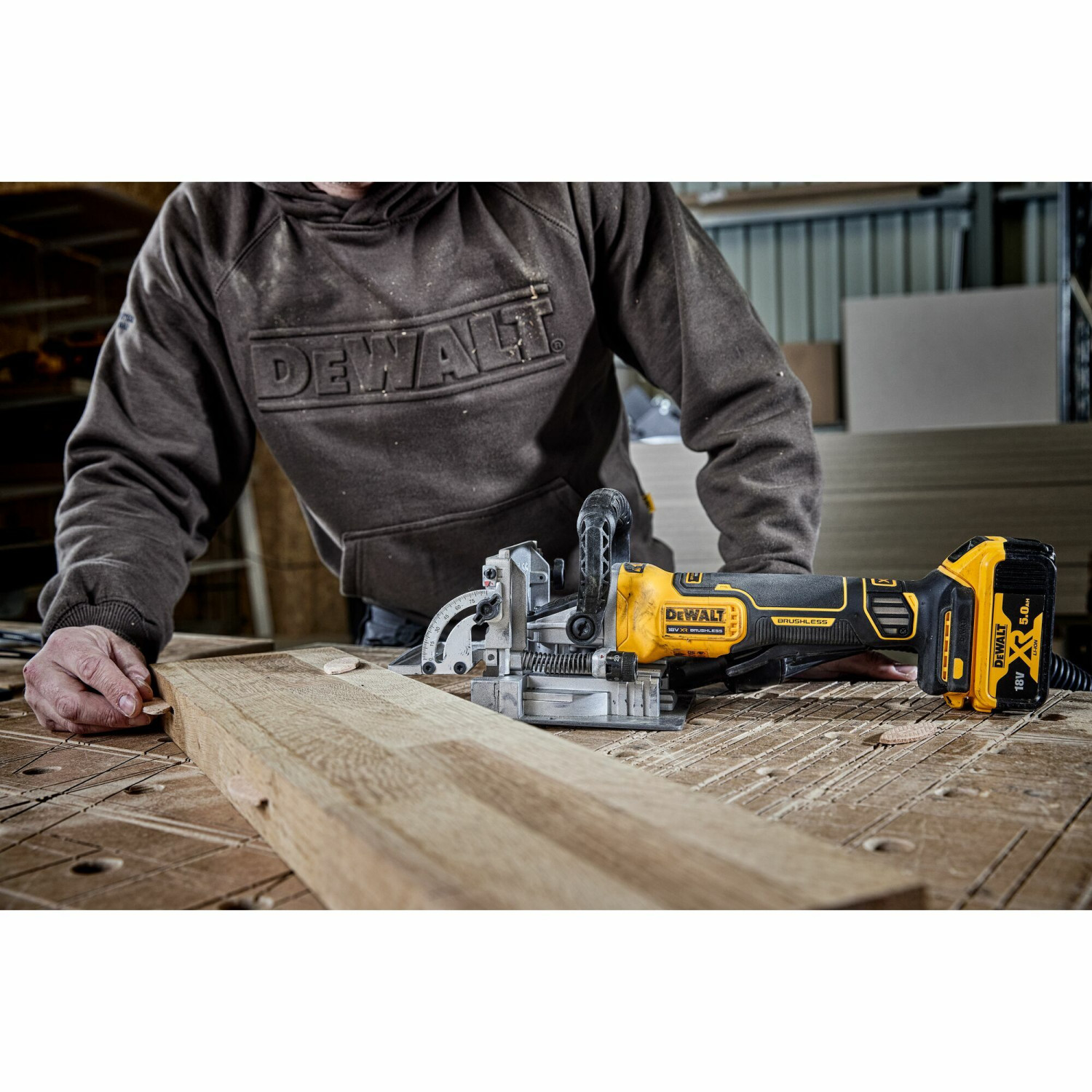 DEWALT akumuliatorinis pjūklas grioveliams frezuoti 18V XR b/a DCW682N-XJ DEWALT