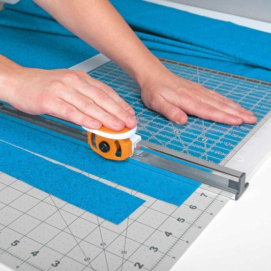 Audinių pjaustyklė siuvėjams Combo Rotary Cutter 1016264 FISKARS