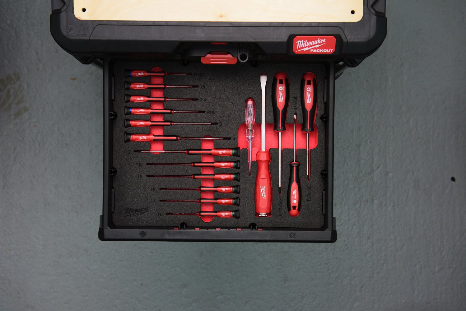 17 PACKOUT™ GAB. PRECĪZIJAS SKRŪVGRIEŽIEM PAREDZĒTS ATVILKTŅU PUTU IELIKTŅU KOMPLEKTS, 17 PC PACKOUT DRAWER PRECISION SCREWDRIVER FOAM INSERT SET, 4932493644 MILWAUKEE