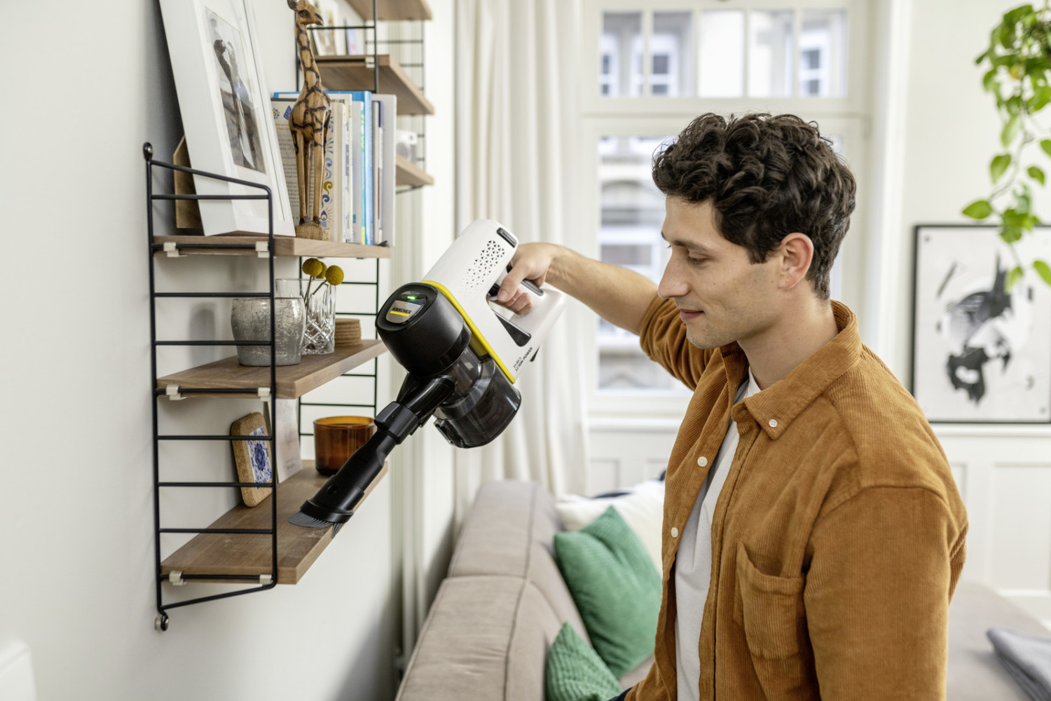 Akumualtora putekļu sūcējs VC 4 CORDLESS MYHOME PET 1.198-633.0 KARCHER