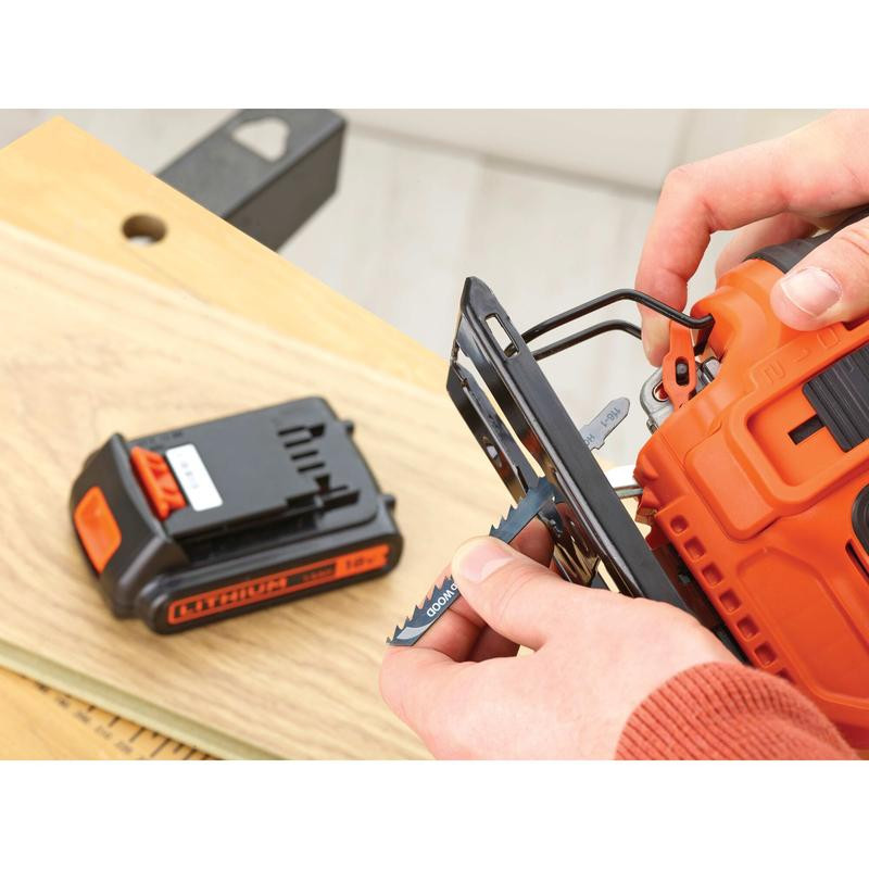 18V figūrzāģis un 2,5 ampēru baterija un 1 ampēra lādētājs BDCJS18E1-QW BLACK DECKER