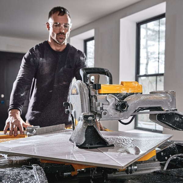 Flīžu zāģis ar galdu 1600W D36000-QS DEWALT