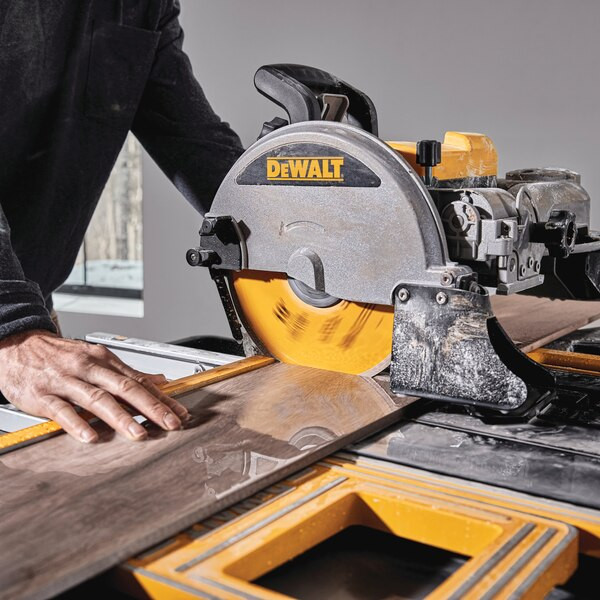 Flīžu zāģis ar galdu 1600W D36000-QS DEWALT