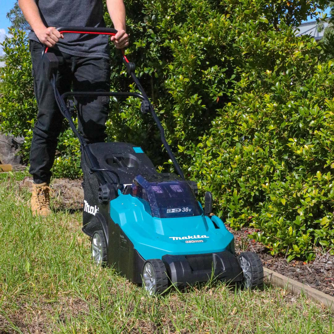 Cordless mower 2X18V 38cm DLM382Z MAKITA