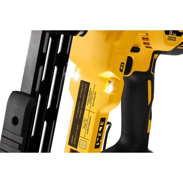 Akumulatorinis kabių kalimo įrankis 18V (2x5.0Ah) DCFS950P2-QW DEWALT